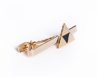 Alfiler de corbata de la Trifuerza de Legend of Zelda, chapado en oro de 18 quilates, accesorio para videojuegos, joyería inspirada en Zelda, regalo único para gamers, elegante alfiler de corbata.