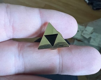 Pin/solapa/broche de traje Triforce de Legend of Zelda chapado en oro de 18 quilates