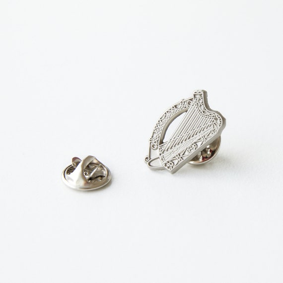 Irish Harp Suit Pin Silver Elegant Accessory for Every Occasion Handcrafted Irish Suit Pin Unique Irish Gift Ideal for Formal Events
