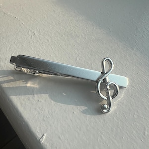 Pince à cravate en forme de note de musique, accessoire pour mélomane, élégante barre à cravate pour musiciens, cadeau unique pour lui, bijoux sur le thème de la musique, décoration de costume élégante