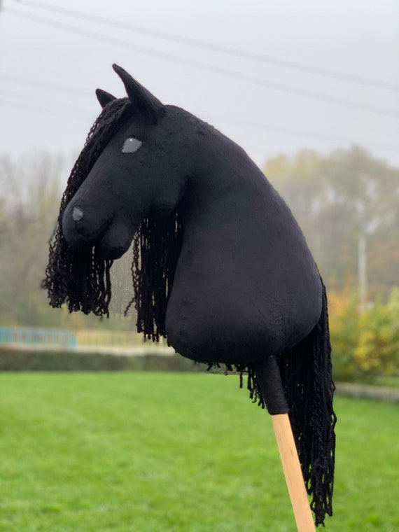 Friesian Hobby Horse cavallo da hobby con bastone. Buon regalo per bambini  e ragazzi -  Italia