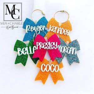 Cheer bow Bag Tag, Cheerleading Bag Tag, Cheer Keychain, Cheer Bow Tag, Cheer Team Gift Tag, Cheer Bow Keychain.