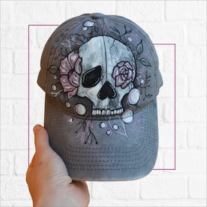 Hand bemalt Schädel Baseball Hut, Schädel und Rosen Skizze, Trucker Hut Schädel und Blumen, von Hand bemalt Schädel Trucker Hut, Sonderanfertigung Schädel,
