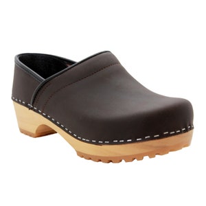 KLÄGN Tindra Wood Closed Back Grippy Antique Brown Oiled Leather Clogs