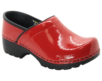 extra wide womens clogs
