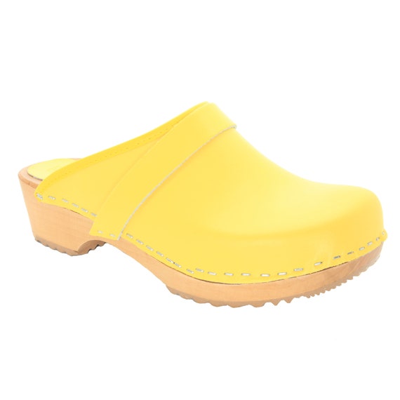 Clogs yellow deals