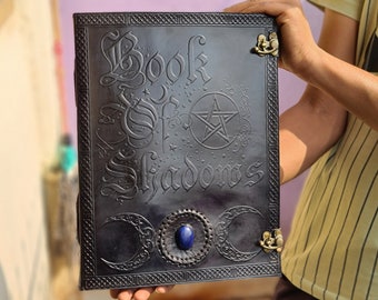 Libro de las Sombras en cuero repujado, grimorio celta, diario de viaje