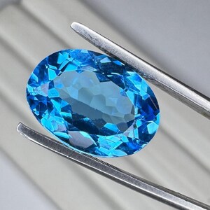 Natural Blue Topaz Gemstone: Oval Cut, 7.50 Carats 14X10X7 MM