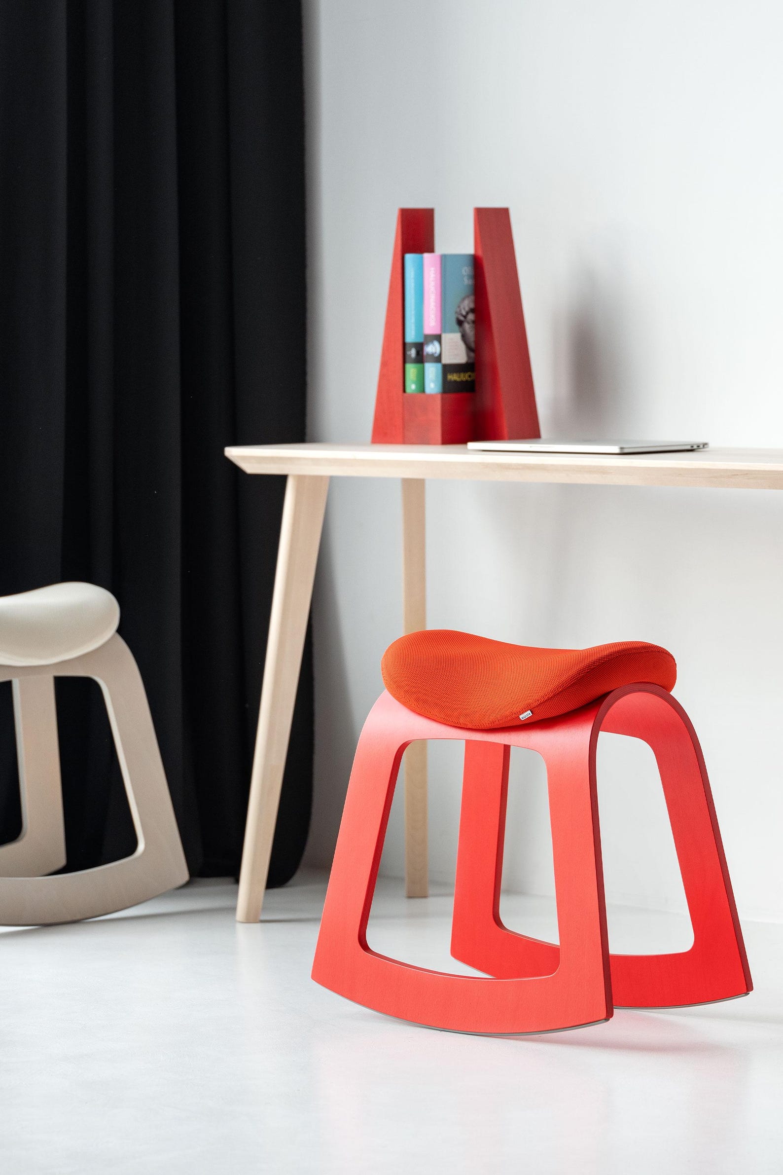 Ergonomic Stool - Muista