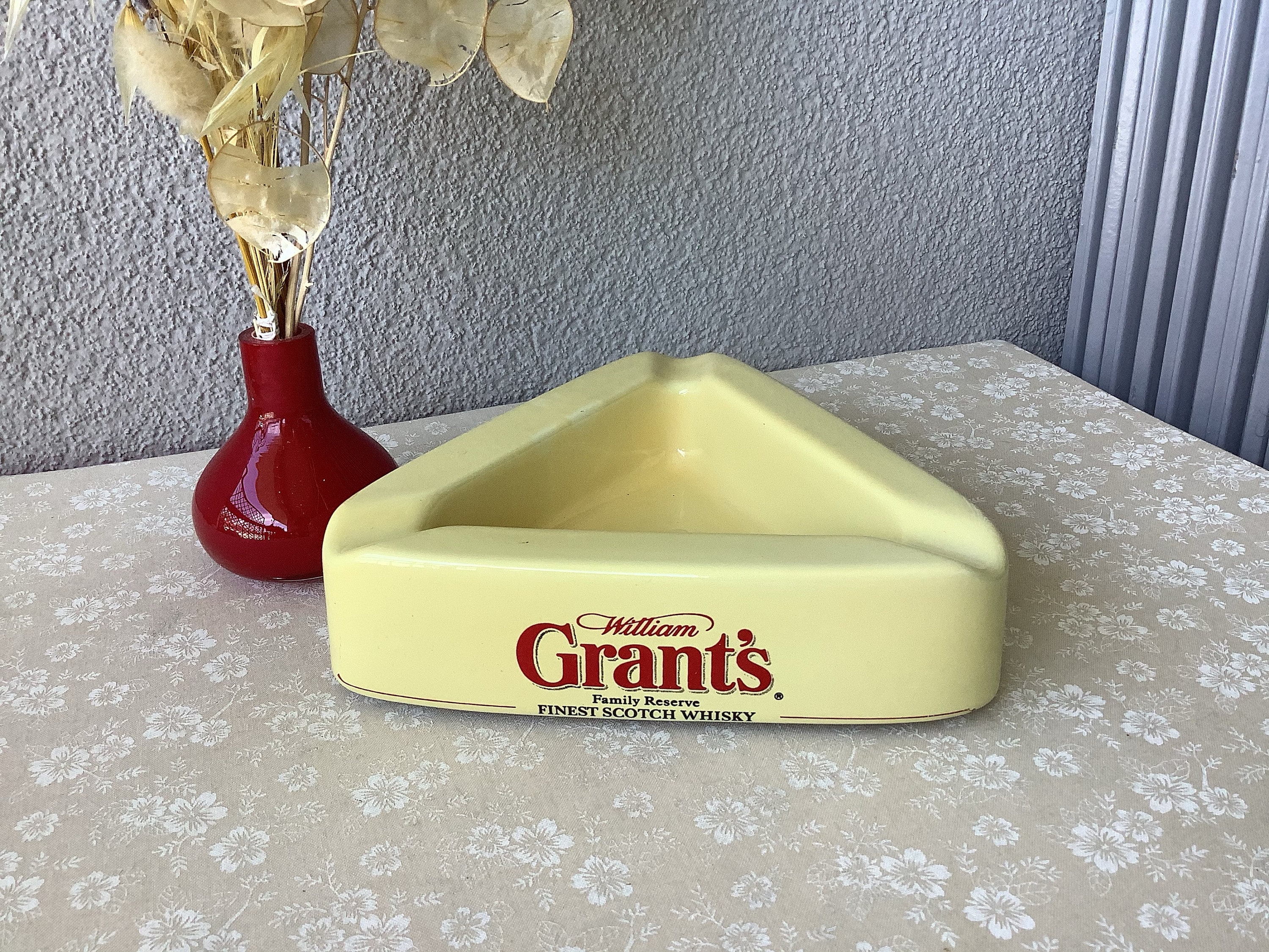 Cenicero de cerámica para whisky escocés de William Grant