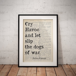 Op de afbeelding: Zwart-wit typografieprint van een citaat van Julius Caesar: "Schreeuw Havoc en laat de honden van de oorlog los."