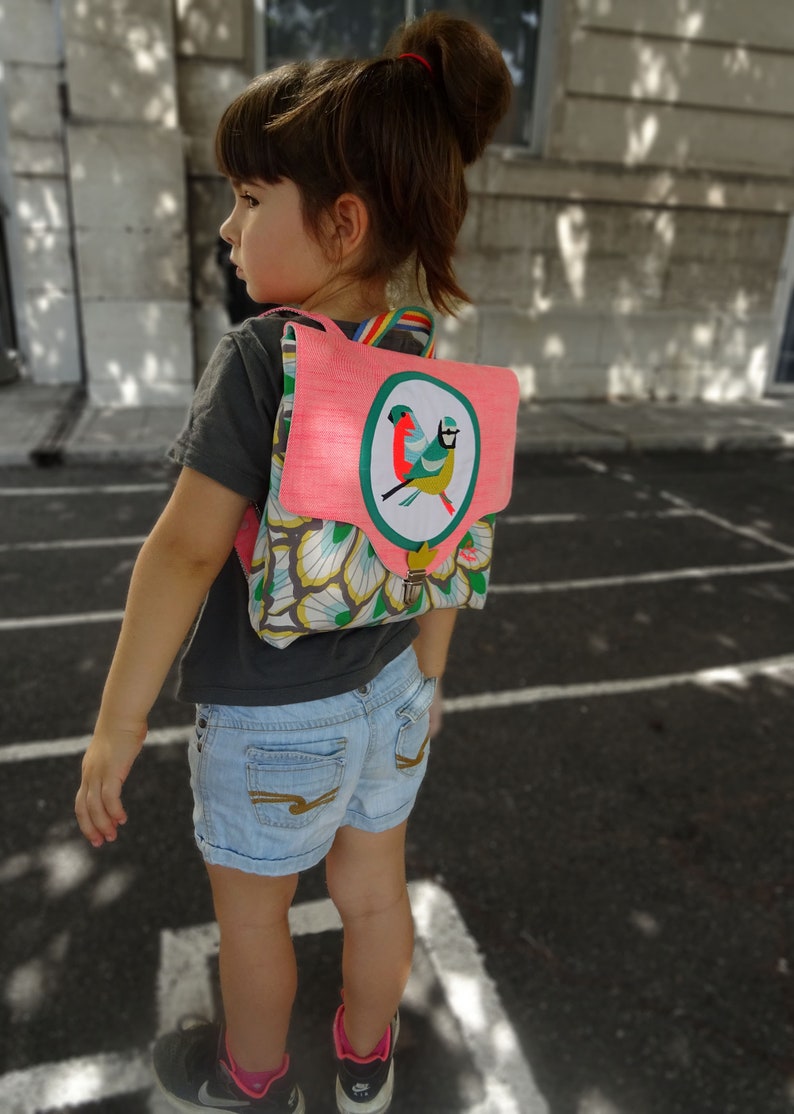 Primary schoolbag with embroidered birds