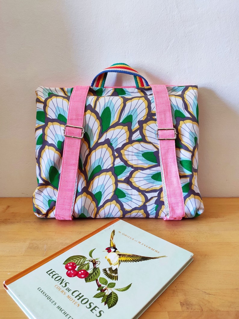 Primary schoolbag with embroidered birds