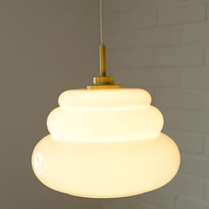Lámpara colgante blanca vintage / 1 de 2 / Era espacial / Rediseño / Lámpara colgante / Modernismo de mediados de siglo / Yugoslavia, década de 1970 / Luminaria MCM