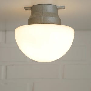 Lampa w kształcie grzybka / Kinkiet vintage / Lampa sufitowa / Kinkiet industrialny / Białe szkło opalowe, montaż podtynkowy