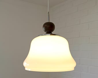 Vintage pendellampa i opalglas: 1 av 2 MCM Bell-hänglampa, Jugoslavien