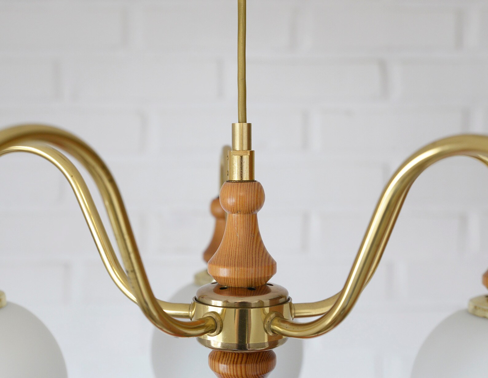 gold gooseneck light