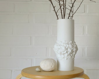 Vintage Kaiser Germany Porcelain Vase: 1960s Shell Design