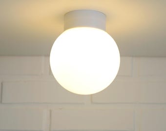 ヴィンテージ オパリンガラス グローブ フラッシュマウント照明器具 – ミッドセンチュリー バウハウス スコンス
