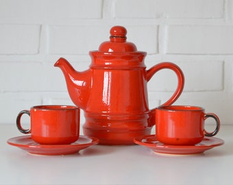 Vintage Teapot and Tea cups / Retro Pottery from 70's / Mid Century Red Ceramic Dinnerware Set