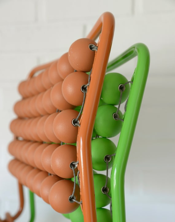 ヴィンテージポップアートチェア：プラスチックボール付きスペース