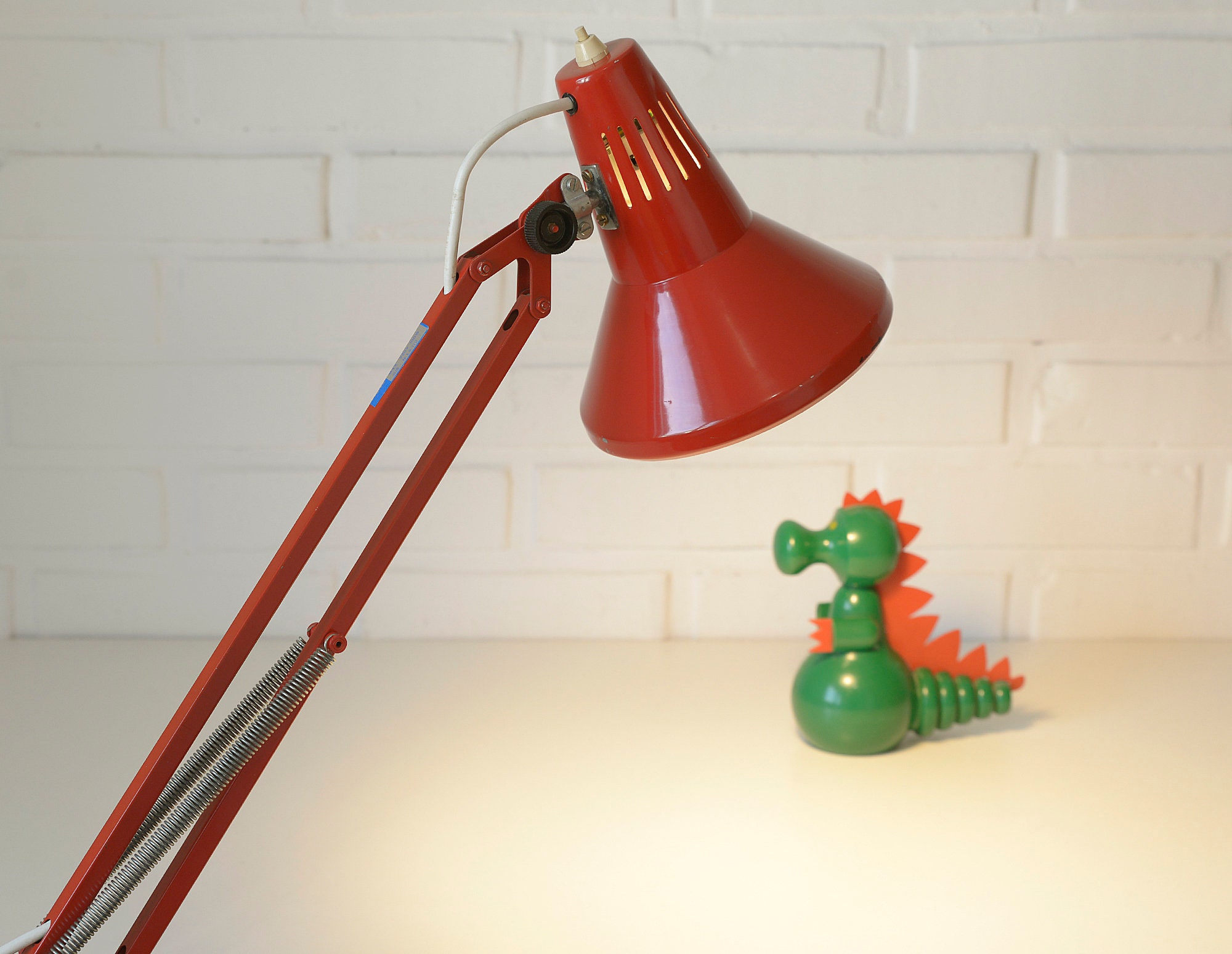 Red on sale anglepoise lamp
