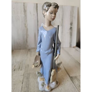 Lladro 6147 boy Angel fall cleaning leaves RARE cherub memorial figurine statue