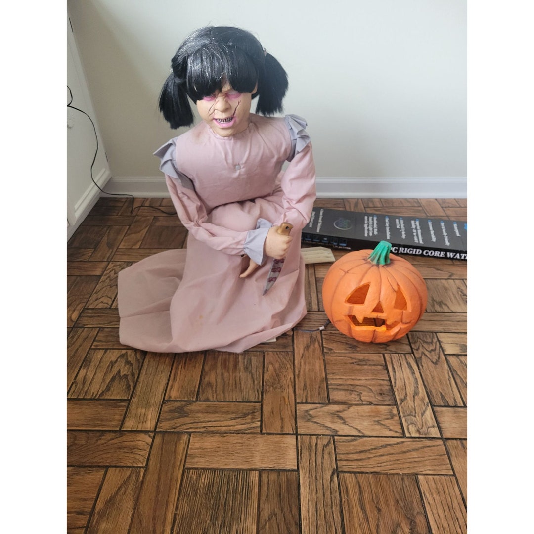 Halloween Girl Carver Animated Lifesize Halloween Prop Lawn Etsy