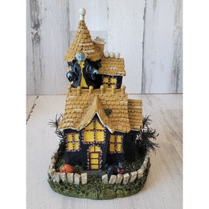 Spookyside Estates fiber optic Dracula Halloween light up house