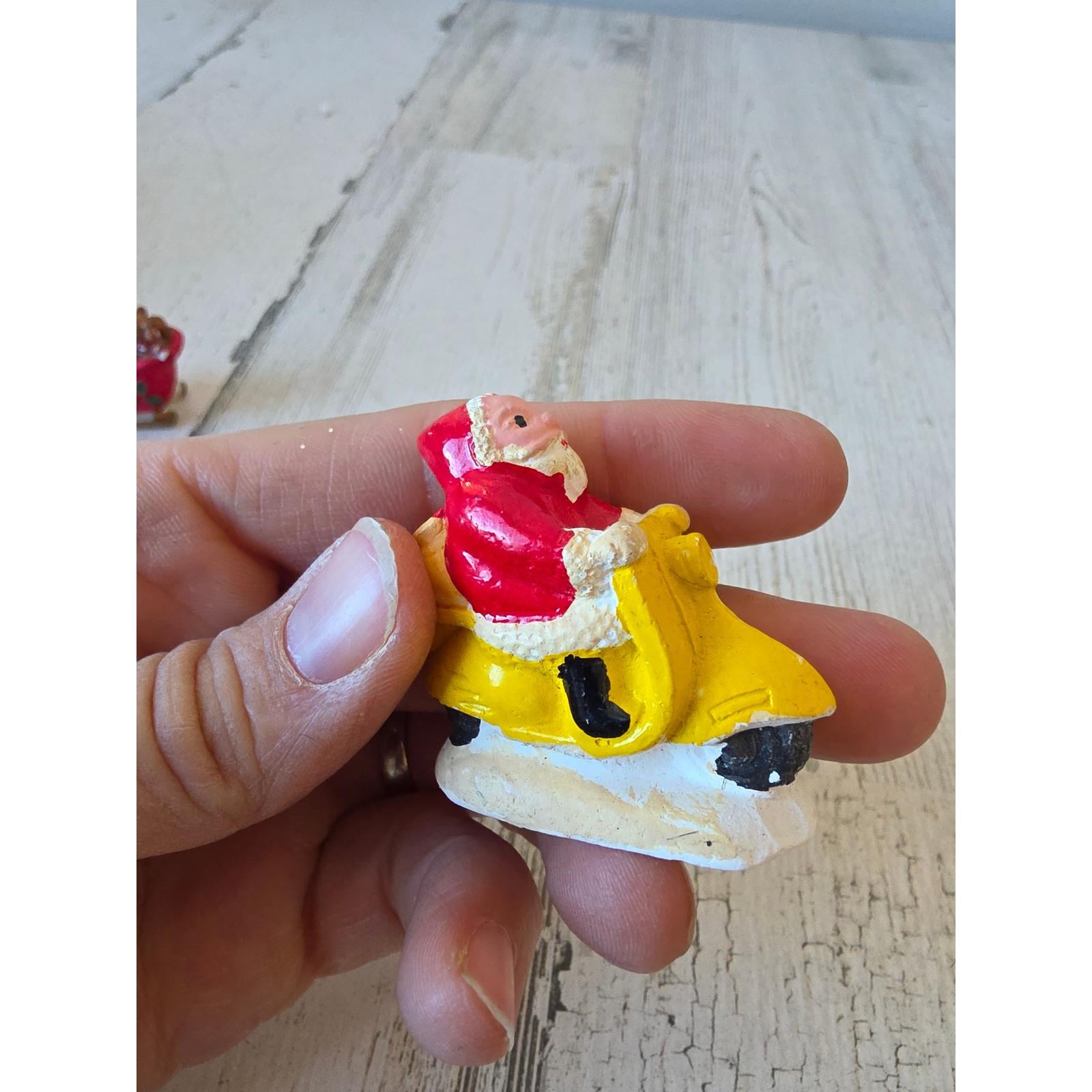 Ancien Jouet Scooter Vespa Père Noël - Plastique Dur - Rare Et Parfait état