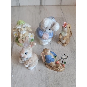 Figura rústica de zanahoria de primavera con forma de conejo de Pascua, variedad mariposa