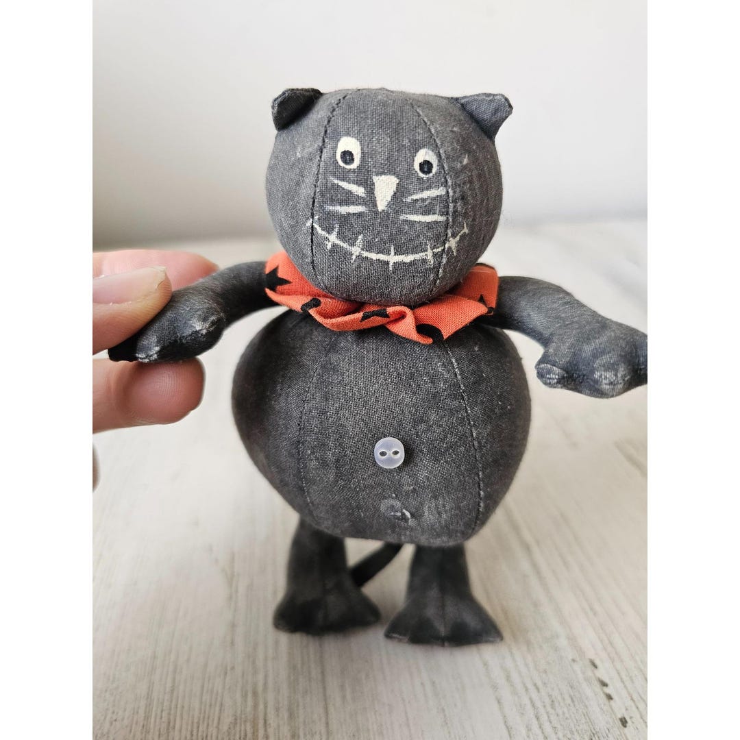 主なターゲットは、フォークアートの猫、ハロウィーンの装飾