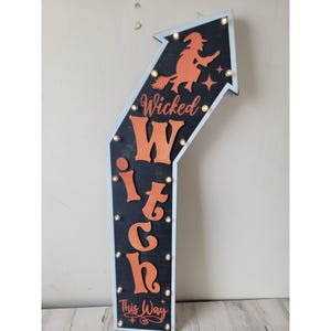 Halloween beleuchtete Wicked Hexe auf diese Weise Schild zum Aufhängen