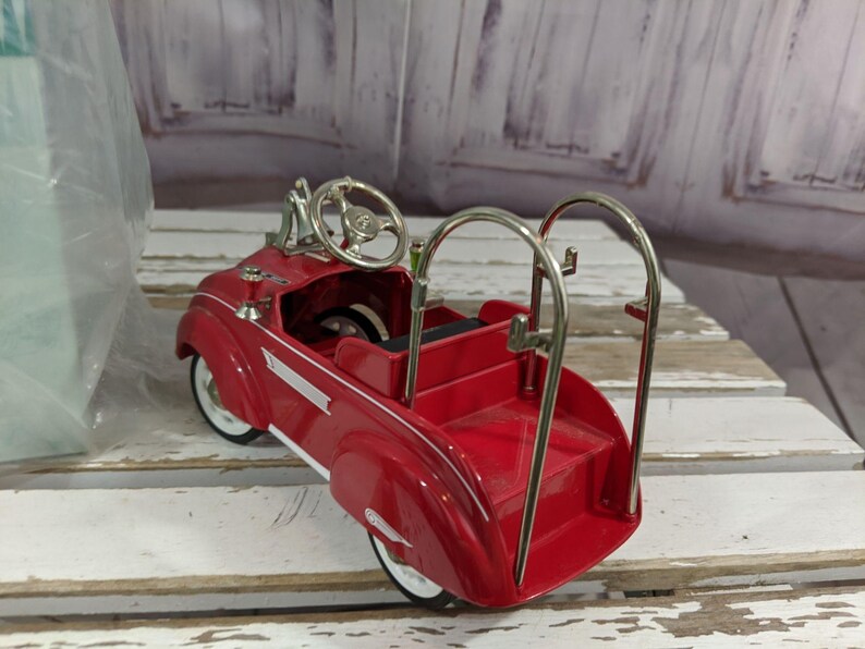 Kiddie Car Classics - 1941 Steelcraft Chrysler - Hallmark QHG9044 - Occasion