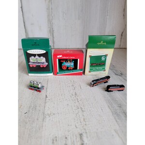 Hallmark Miniatur Kesselwagen Zug Lokomotive Ornament Weihnachtsset Abwechslung