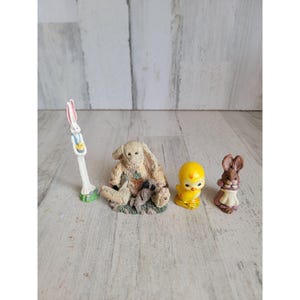 Figura decorativa única de conejo de Pascua flaco para el hogar