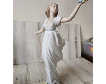 Lladro Flowers of Peace 1867 RARE Angel Girl Basket Dove Piece