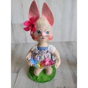 Annalee Bunny sosteniendo flores vestido muñeca de primavera 1992 Pascua