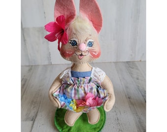 Annalee Bunny sosteniendo flores vestido muñeca de primavera 1992 Pascua