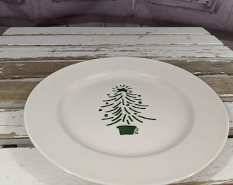 Trish Richman at home international crate & barrel tree Xmas holiday plates salad 8-in NEW