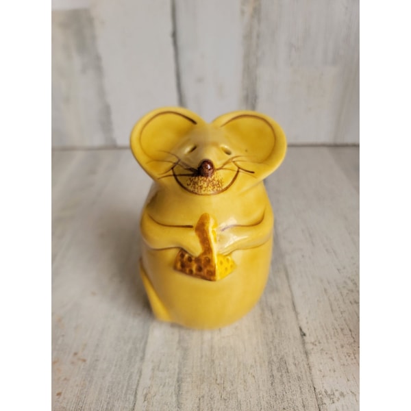 Vintage yellow mouse cheese parmesan shaker