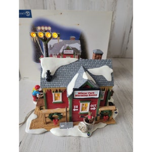 Dept 56 Winter Park Warming House 55351 village accessory xmas