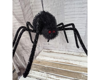 Luz panasiática que sacude la araña que cuelga el accesorio de Halloween