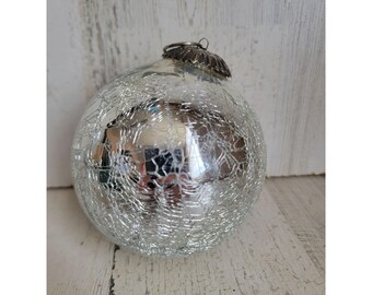 Kugal - Adorno navideño vintage único con bola de plata craquelada.