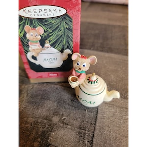 Hallmark 1997 mom ornament Xmas Decor teapot Mouse mice