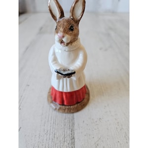 Royal Doulton choir singer Church bunnykins signed Bunny 2000 figurine statue