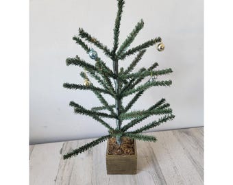 50er Jahre Miniatur Bauernhaus Dekoration mit Tannenbaum Tannenbaum