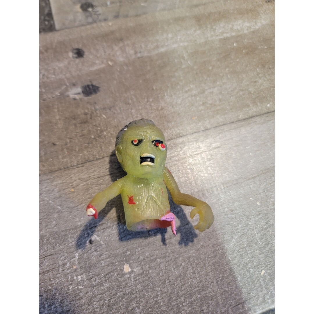 ACC Zombie Guts Brain Finger Puppet Glow in the Dark Halloween Toy