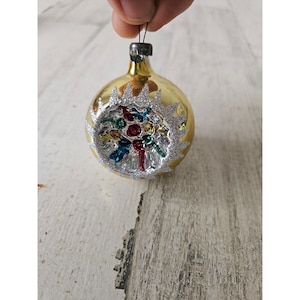 Vintage gold indent glitter silver ball ornament Xmas tree