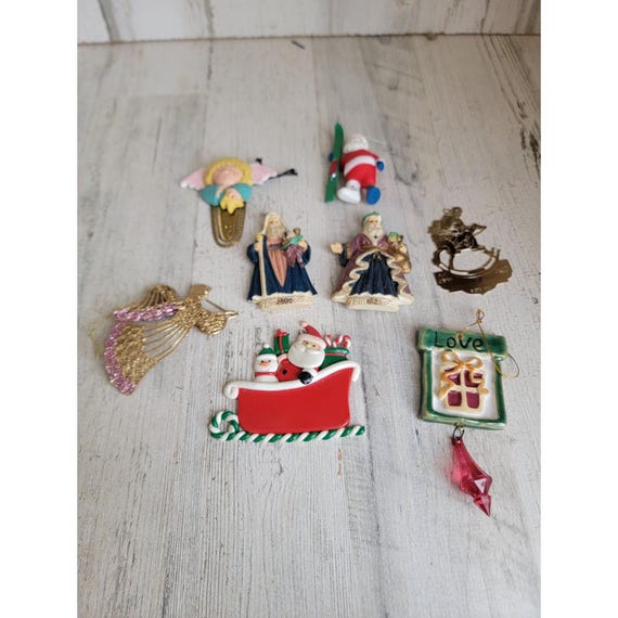 Variedad de adornos de trineo de muñeco de nieve y ángel de Papá